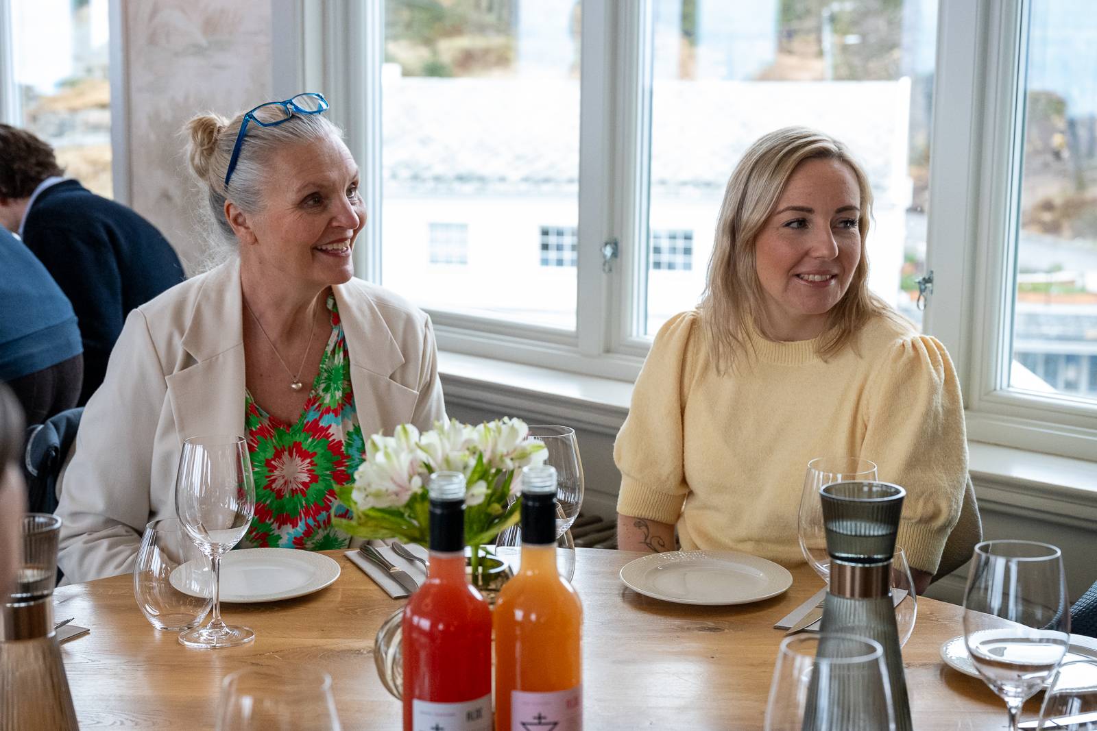 Hanne-Guri og Elna i hyggelig prat