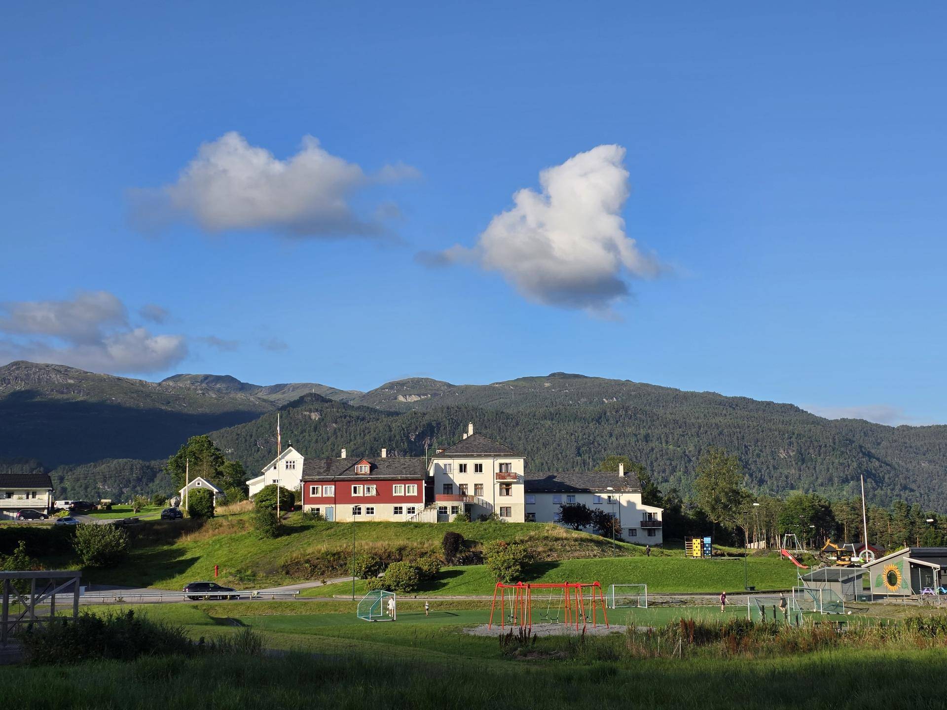 Vakre Strandebarm sportell 