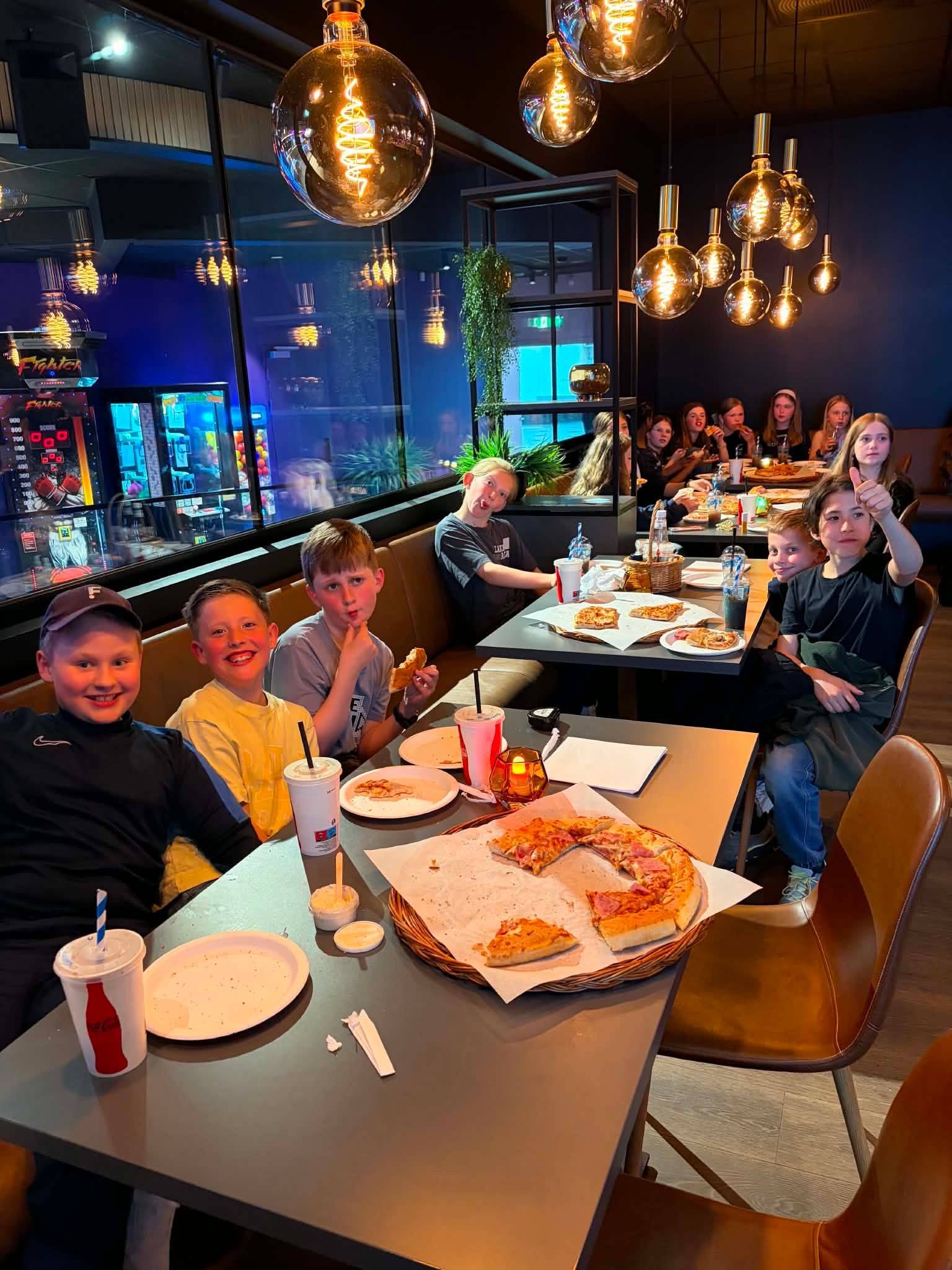 Pizza kos etter spillingen