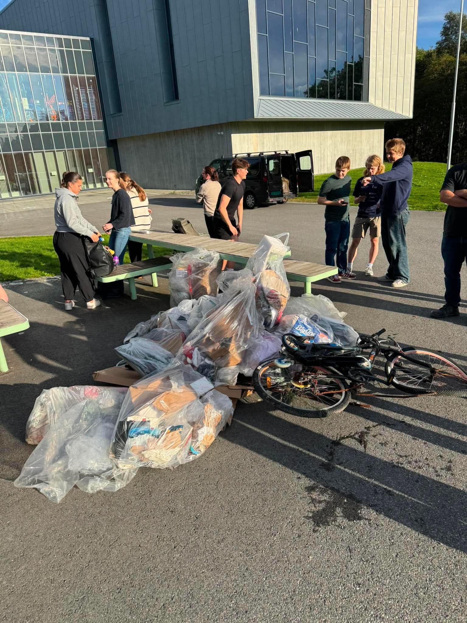 Det ble plukket mye plast og restavfall fra gjengen
