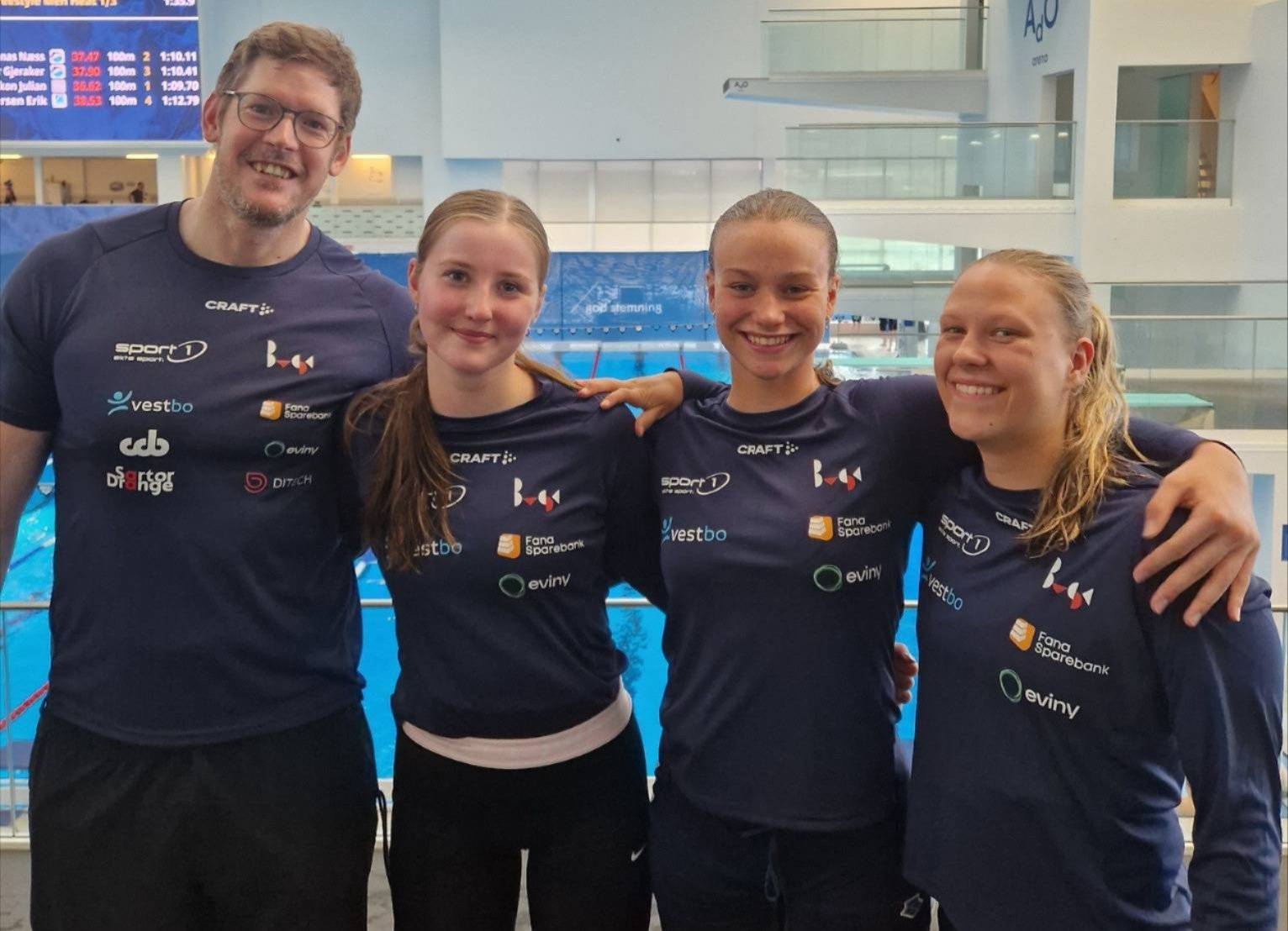 Hovedtrener Erik med Emma, Lotte og Samanta