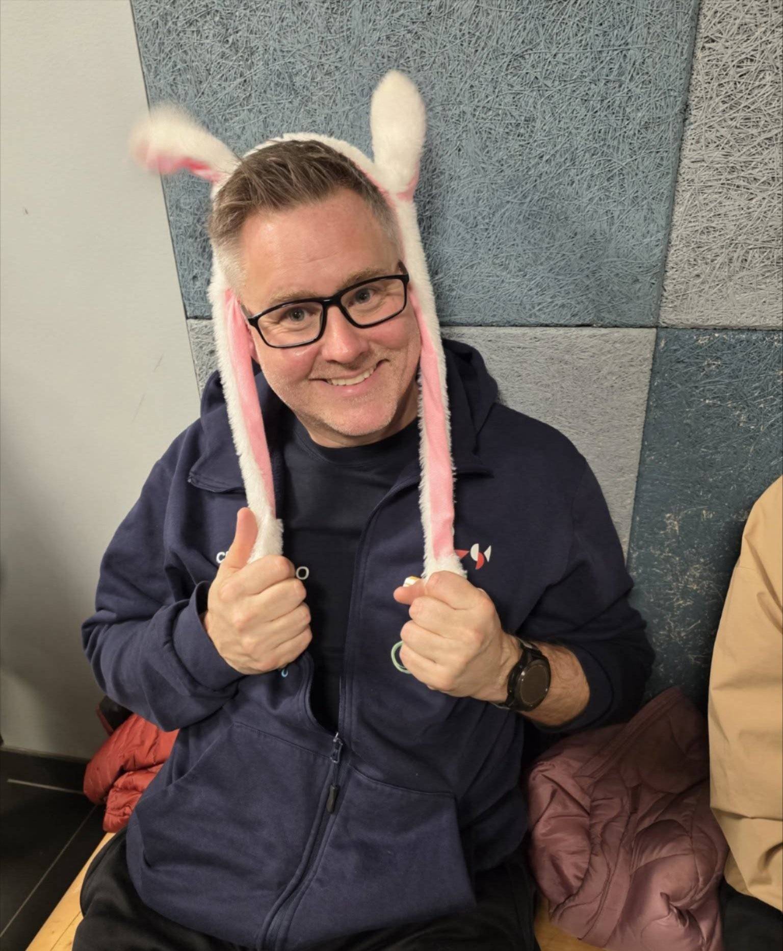 Jan-Erik var staselig kledd som speaker