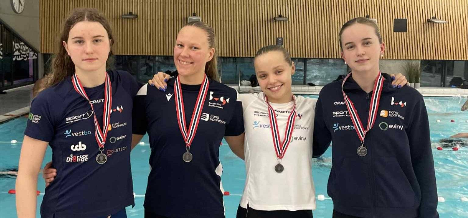 Stafettjentene med sølvet