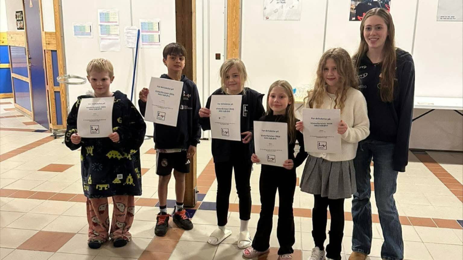 Noen av de yngste fra leiren med trener Maja Madelen